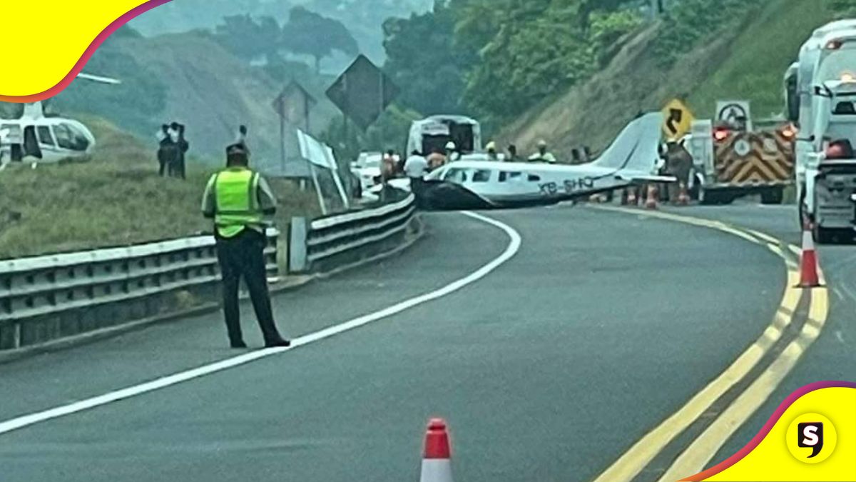 Avioneta Aterriza En La Autopista De Tuxpan Poza Rica Veracruz