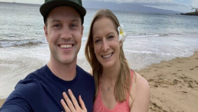 barco abandona a pareja