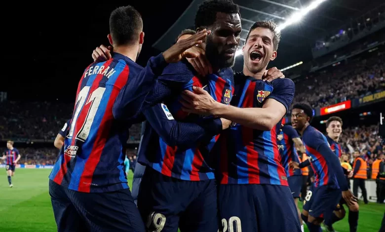Barcelona remonta a Real Madrid