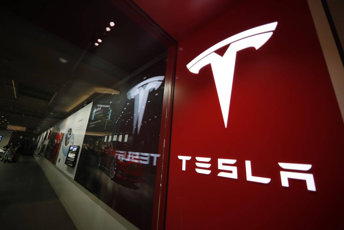 Tesla pierde medio billón de pesos