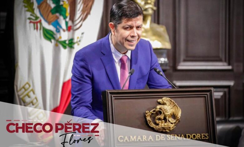 Checo Pérez Senador