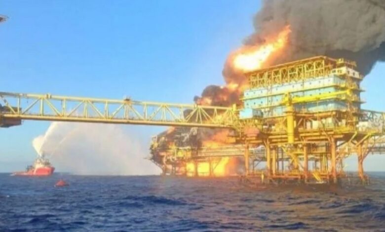 Incendio plataforma de PEMEX