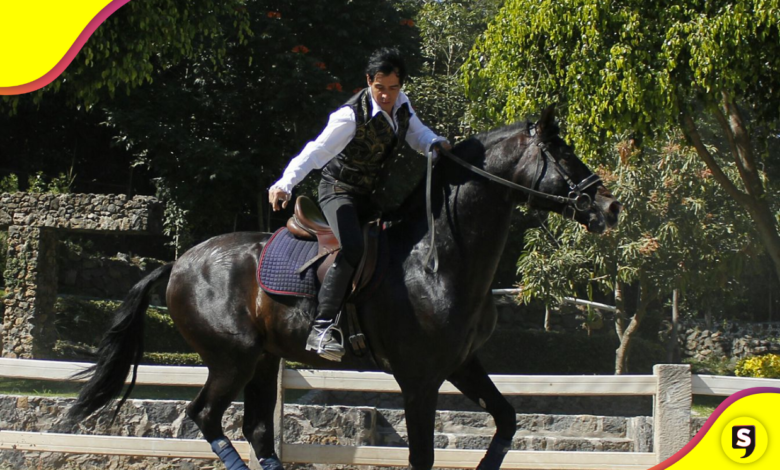 Un gitano a caballo: Tony Galliano llega a Hidalgo.