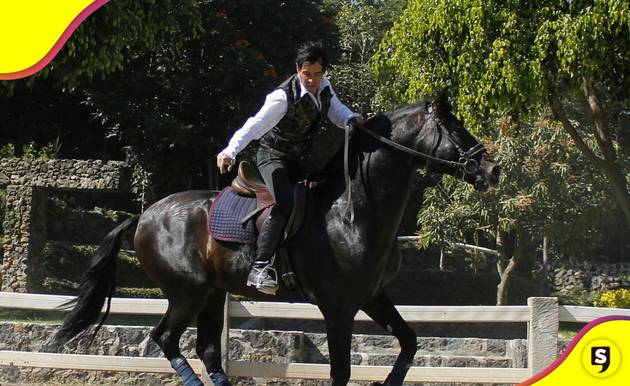 Un gitano a caballo: Tony Galliano llega a Hidalgo.