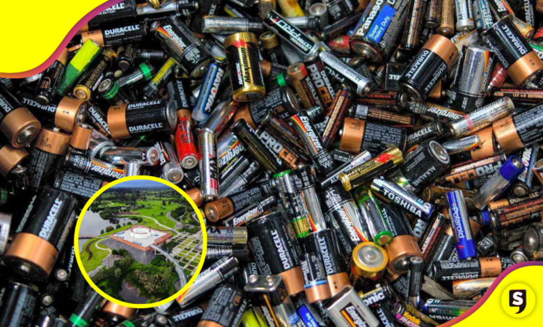 ¡Ahí no van! El Reciclatrón te enseña a tirar los aparatos electrónicos en el lugar correcto.