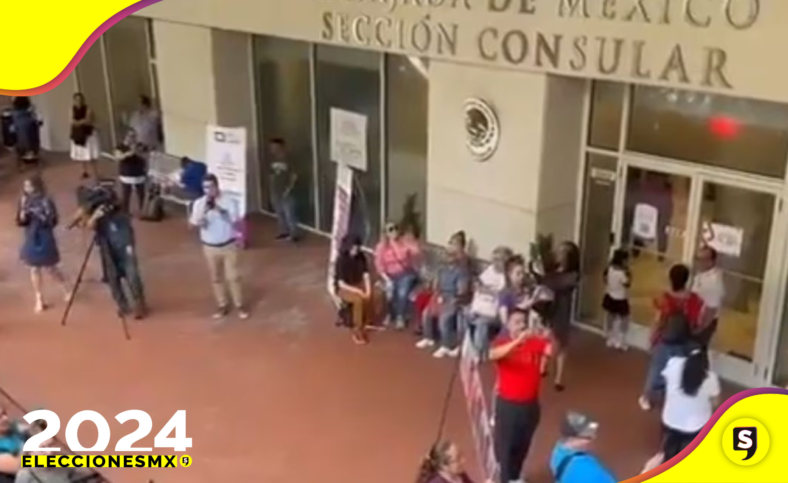 Mexicanos cantan el himno votar