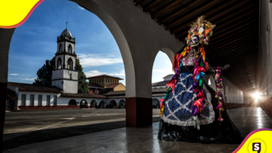 ¡Espantosamente genial! La procesión de catrinas está a la vuelta de la esquina.