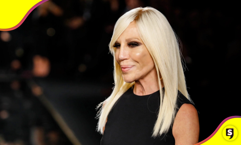 Donatella le dice bye Versace para que la marca tenga un nuevo enfoque.