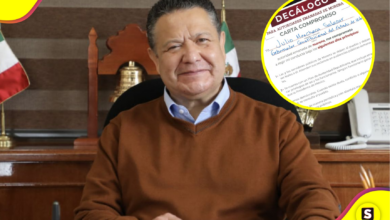 Julio Menchaca firma decálogo de Morena