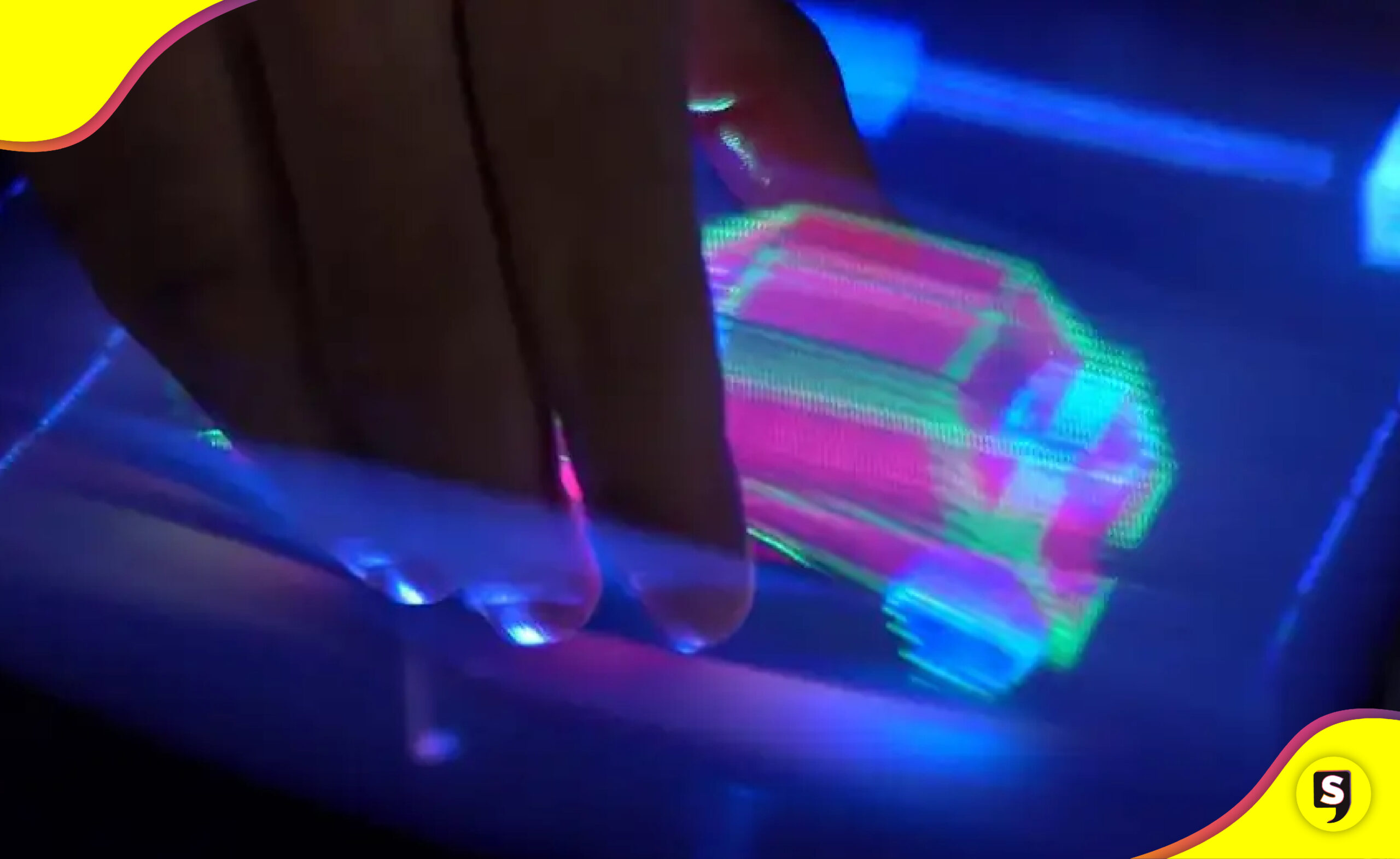holograma mover con los dedos