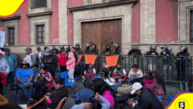 Maestros de la CNTE bloquean Paseo de la Reforma, una de las avenidas más importantes de CDMX