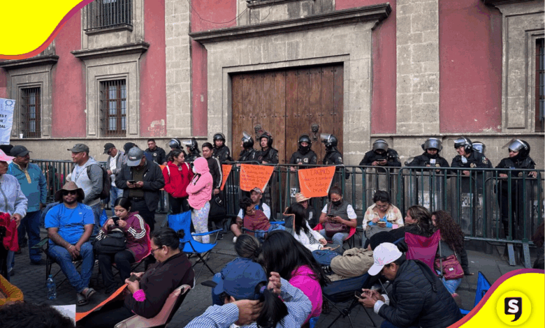 Maestros de la CNTE bloquean Paseo de la Reforma, una de las avenidas más importantes de CDMX