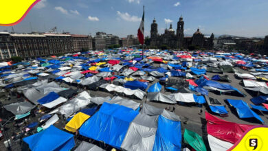 CNTE pausa plantón en el Zócalo