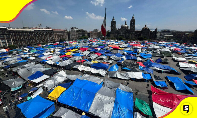 CNTE pausa plantón en el Zócalo