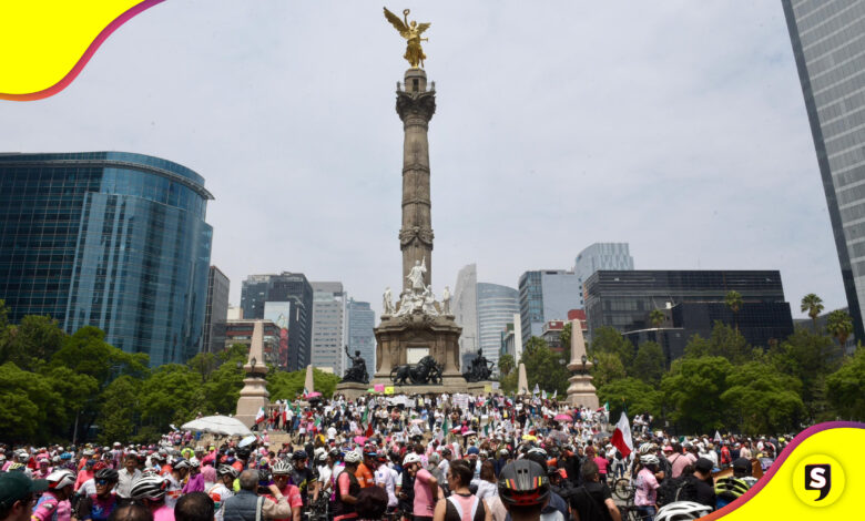 Ciclistas Isaac del Toro en el Ángel
