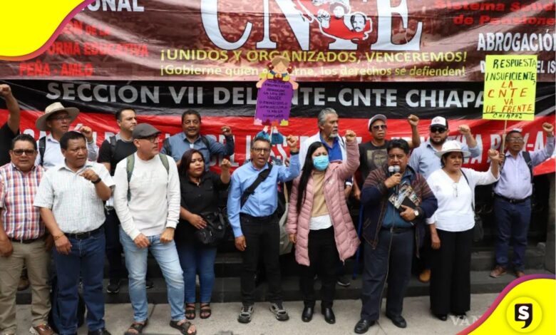 CNTE y Segob retoman diálogo, pero el plantón en el Zócalo no se levanta