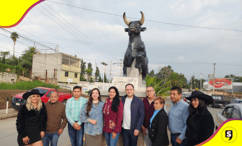 Critican estatua de toro por maltrato animal en Santiago Tulantepec