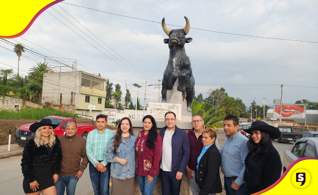 Critican estatua de toro por maltrato animal en Santiago Tulantepec