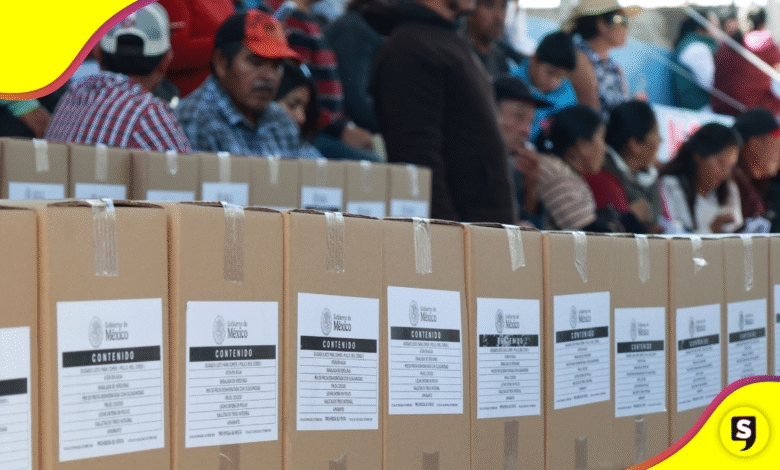 Familias damnificadas por lluvias reciben dinero en efectivo, despensas y enseres domésticos.