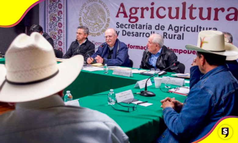 Gobierno y productores pactan fin de bloqueos en carreteras