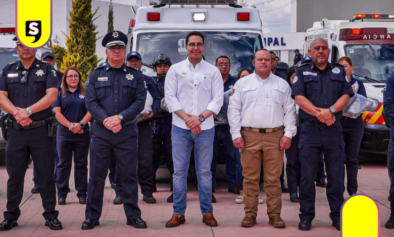 Jorge Reyes gestiona tres nuevas ambulancias en Pachuca