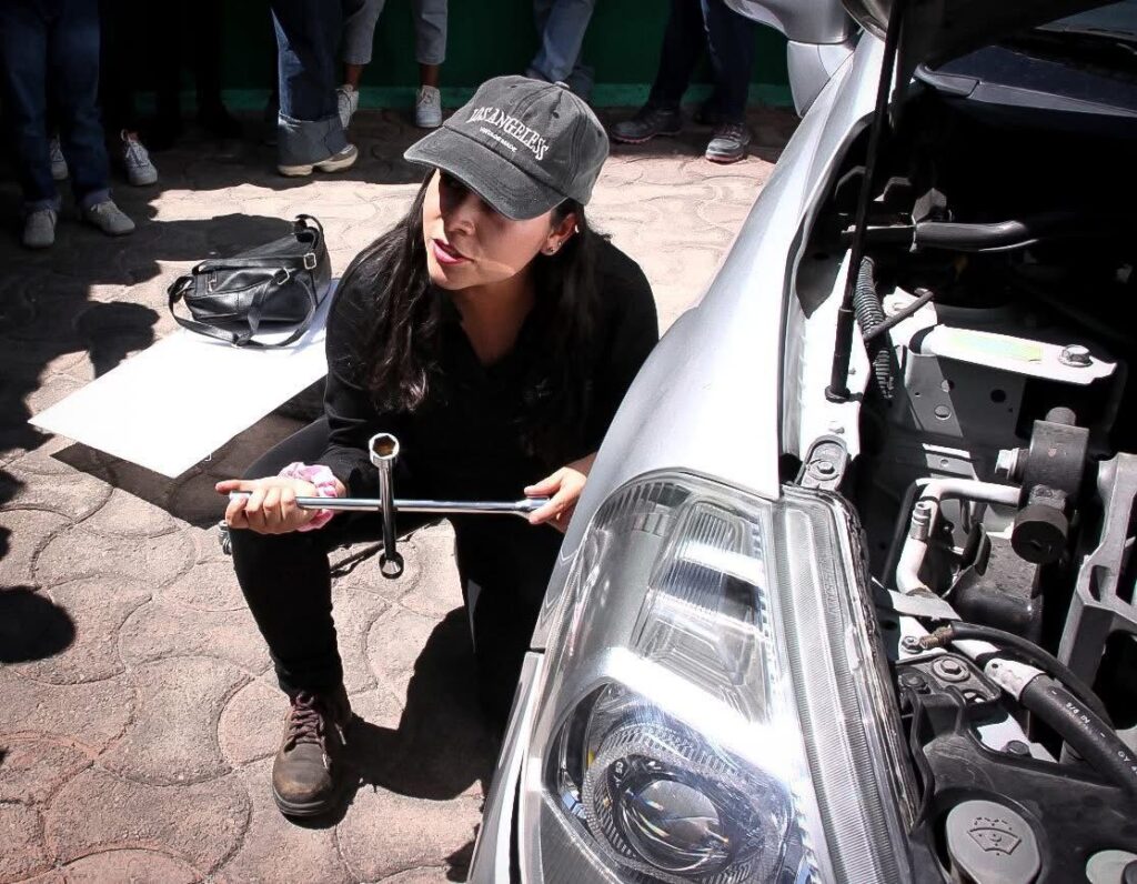 Pachuca mujeres talleres de mecánica