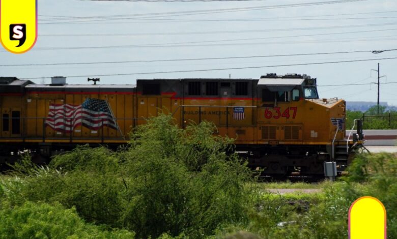 3 mexicanos tren en Laredo