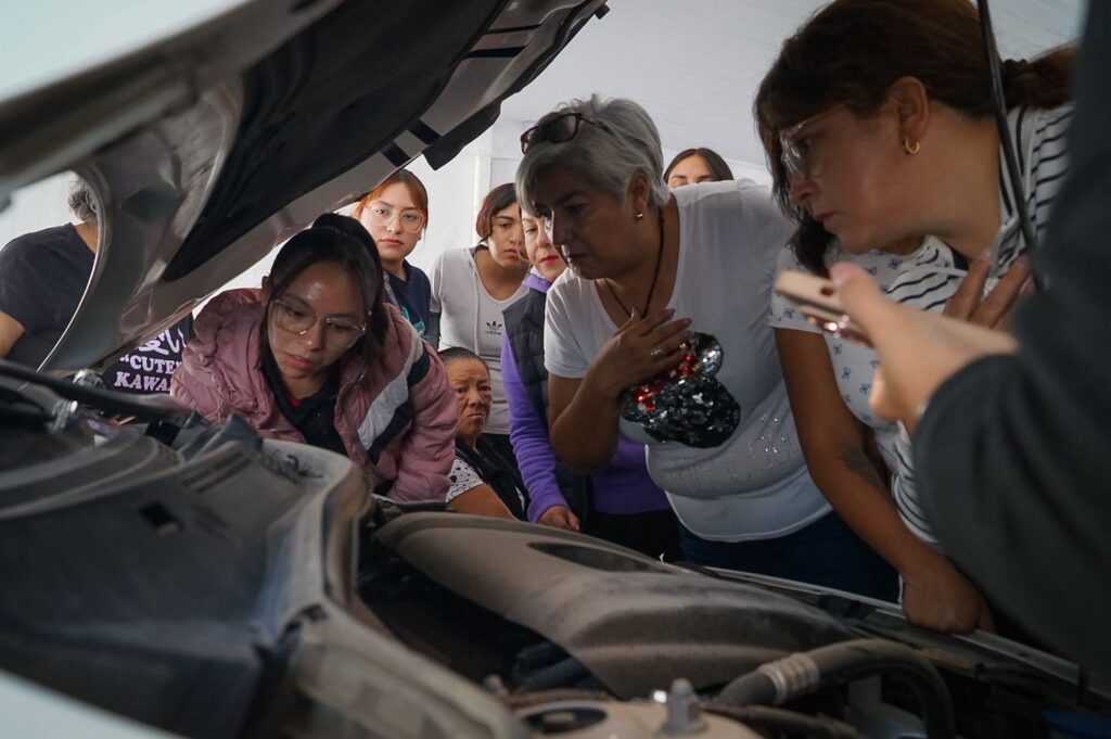 Pachuca mujeres talleres de mecánica
