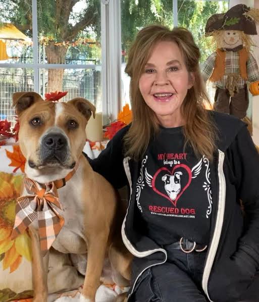 Linda Blair por refugio perros