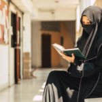 Italia prohíbe burka y niqab en escuelas y fija límite por aula