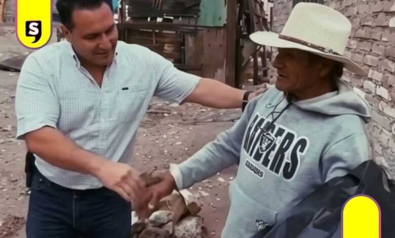 Regidor reparte hule negro a zonas marginadas en Torreón